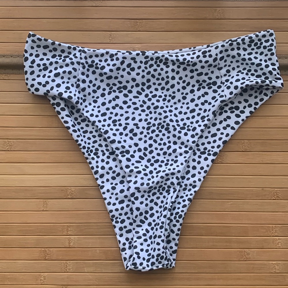 High waisted cheeky bikini bottom